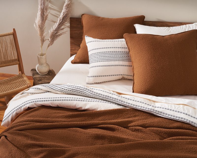 1023500and1018026 Cascade Blanket RustandRippledStripeDuvet A FALL20 5604 632ecf9f 59d9 43bb 98f2 d5c132798b83