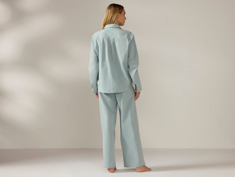 FA24 IslaOrganic LongSlevePajamaSet SurfChambray OM 0362