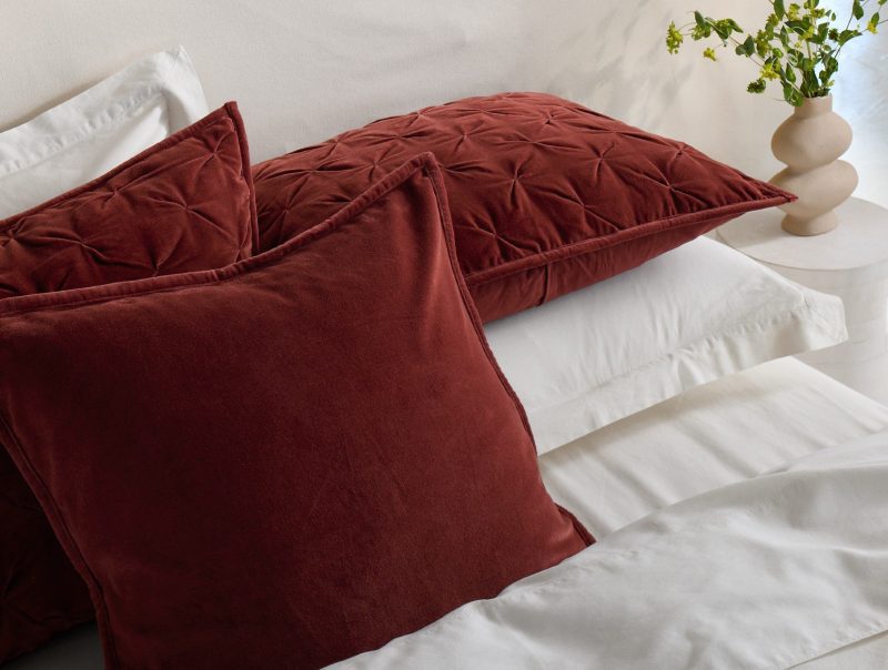 FA24 VelvetTufted Quilt Claret B 0005 cropped da3144bf da51 4e36 8db2 28374528276a