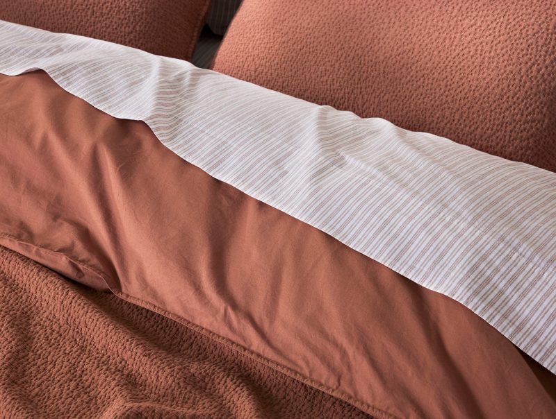 OrganicCrinkledPercale StandardShams Sedona ShamDetail FA23 DTL5 11f903e3 3c1c 4432 8c5f 00e8247f4086