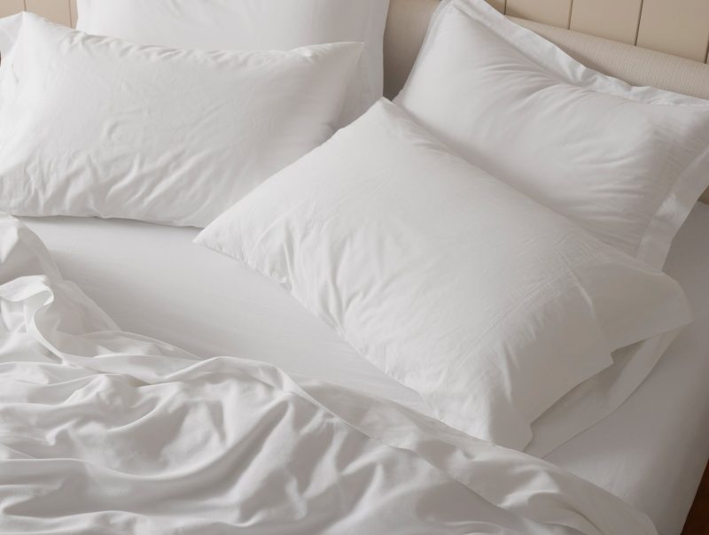 PDP 1024368 OrganicRelaxedSateen Duvet AlpineWhite LifestyleHero FA22 2 26f2b728 bbc5 43a3 b8df 4f29f64c7546