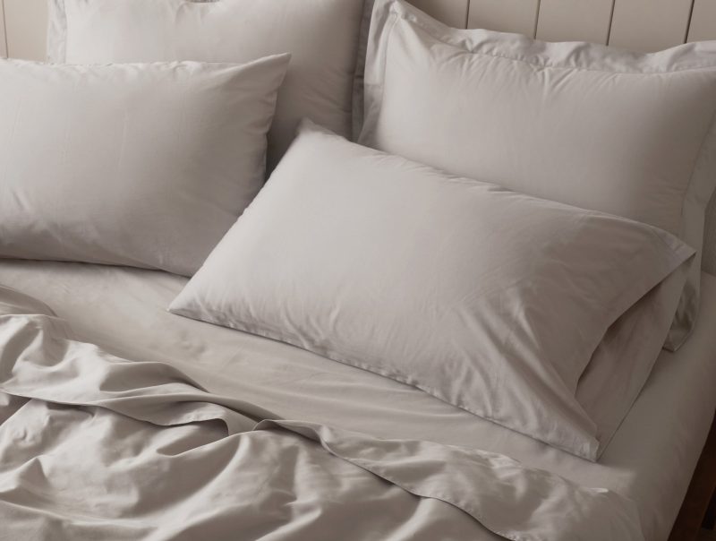 PDP 1024404 OrganicRelaxedSateen Duvet PaleGray LifestyleHero FA22 1 2779d161 90e9 4b25 bf77 44ce0c273e5a