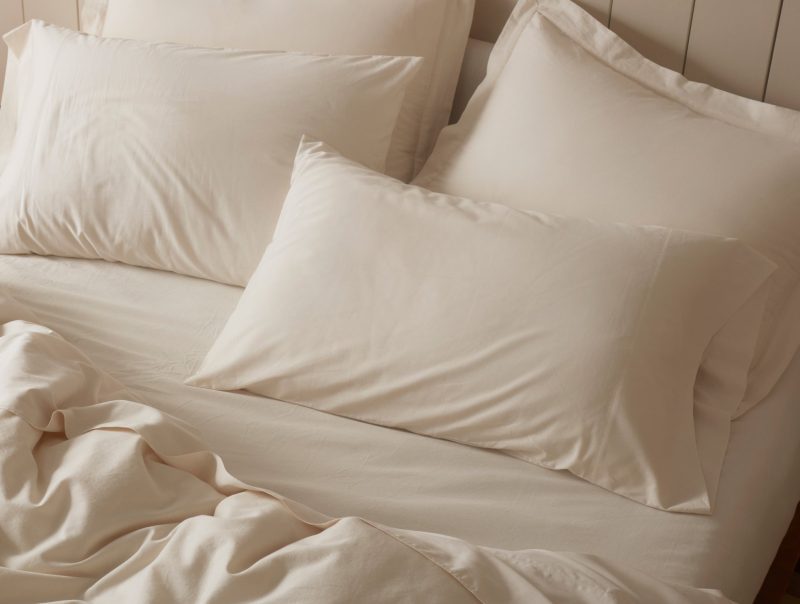 PDP 1024425 OrganicRelaxedSateen Duvet Undyed LifestyleHero FA22 1 07265122 64ed 472f 9a64 acee1bc5ecaf