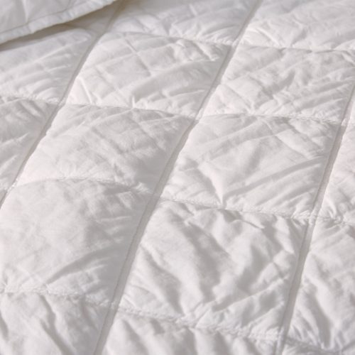 PDP DiamondStitch Comforter AlpineWhite A SP21 detail 33300 2