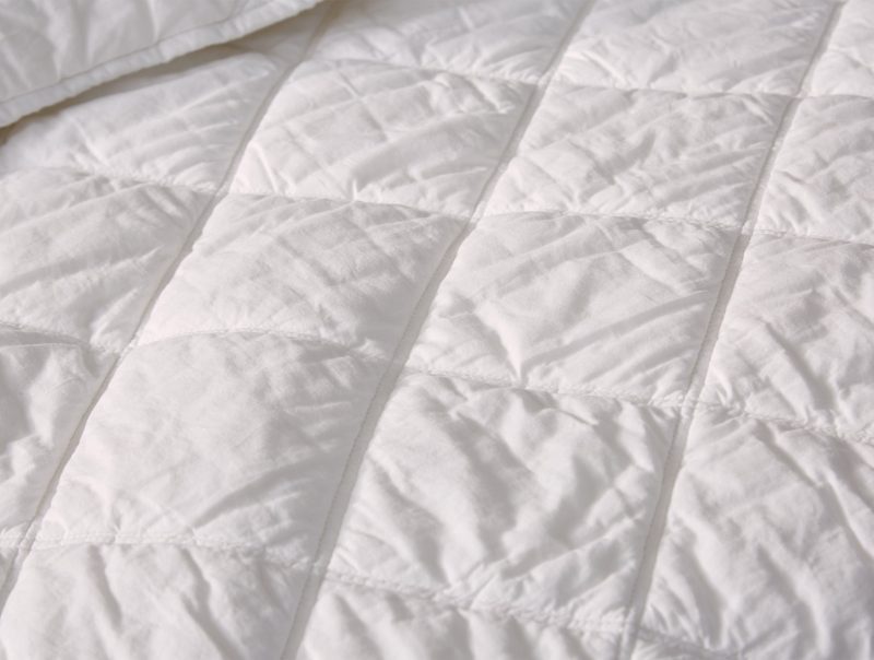 PDP DiamondStitch Comforter AlpineWhite A SP21 detail 33300 2