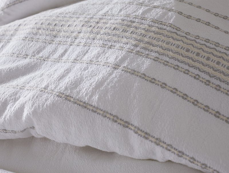 Rippled Stripe Organic Duvet SoftWhite Detail 01 F182w