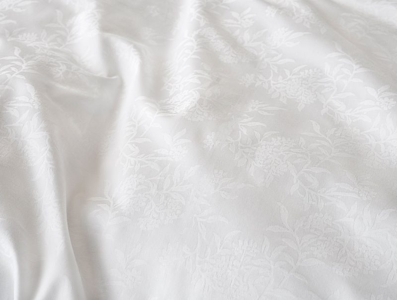 SP25 EEcom HeirloomSateenJaquardDuvet AlpineWhite B 074