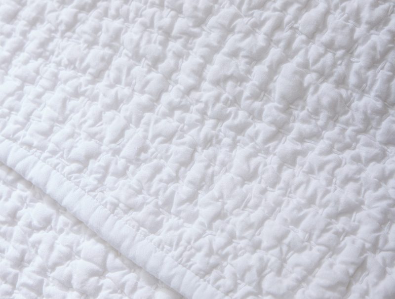 pdp pebbledhandstitched quilt alpinewhite sp23 details 11640 3