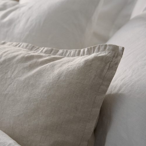 pdp relaxed linen lumbar pillow a sp21 detail 33287 1