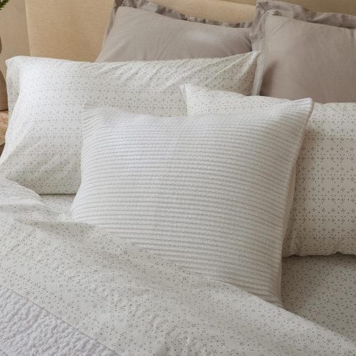 sp23 marshallorganicpillow alpinewhite 1 lifestyle pdp 21644180 46c7 4585 82df 1e540f8ebc31