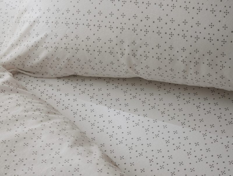 sp23 organicprintpercale fossildot 2 lifestyle pdp 1 e1305777 9c61 449a 91a9 637a4ea0fb1c