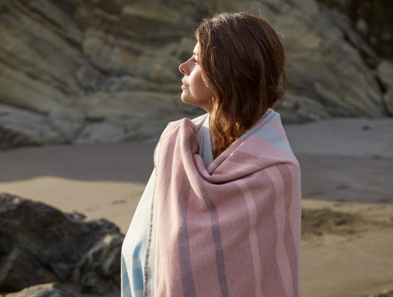 tomales towel rosehipaqua lifestyle look1 fa22 0168