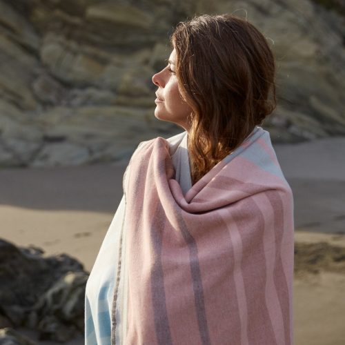 tomales towel rosehipaqua lifestyle look1 fa22 0168 779dafda 7f04 41ed 8e11 f0e3679a408d